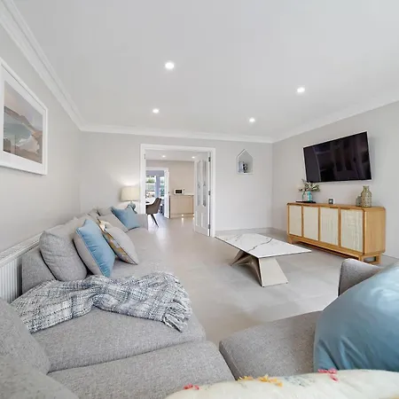 3 Main Street * Downings