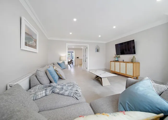 3 Main Street * داونيغس